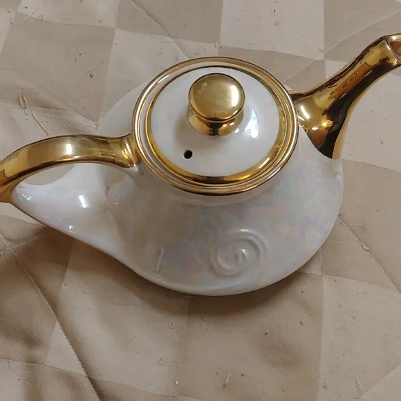 1940's 22k gold trimmed tea set. - Picture 6 of 8